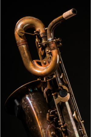Der S-Bogen des Bariton-Saxophon ist mehrfach gewunden